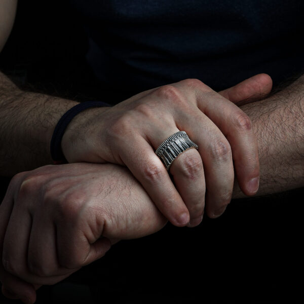 a man wearing black gates of mordor ring 925 silver